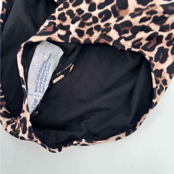 Time and Tru Leopard Print One‎ Piece Swimming Suit Size Medium NWT - Picture 4 of 6